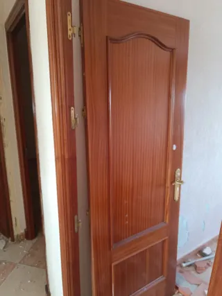 Puertas de paso sapeli con marcos y tapajuntas