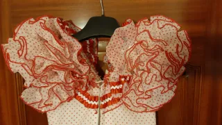 Vestido Gitana Niña y sombrero rojo.