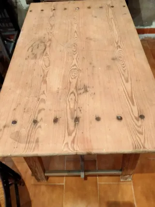 Mesa de madera rústica