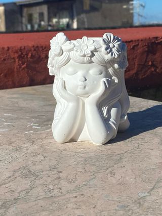 Vasetto in gesso decorativo