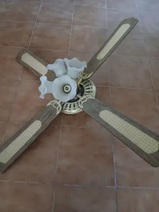 Lámpara ventilador con 3 tulipas