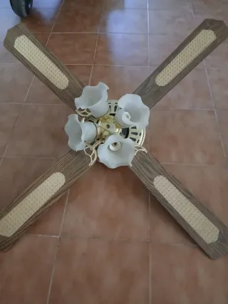 Lámpara ventilador con 3 tulipas