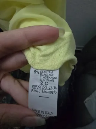 Top giallo con fiocco