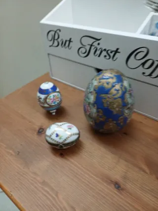 Lotto 3 uova porcellana decorate misure13 uovo gra