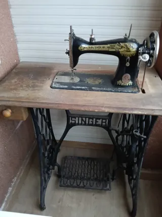 Máquina de coser Singer antigua