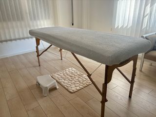 Camilla plegable con reposabrazos y maleta