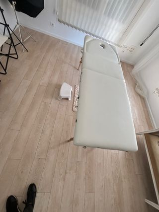 Camilla plegable con reposabrazos y maleta