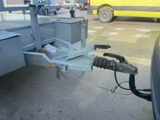 Remolque plataforma con barandillas