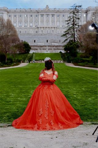 Vestido de 15 años rojo con cancan