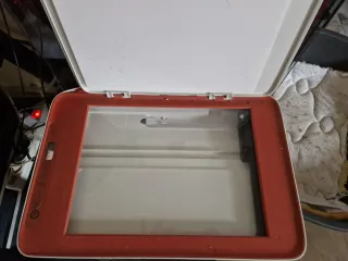 Impresora HP Blanca y naranja