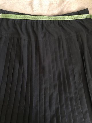 Falda negra plisada talla grande