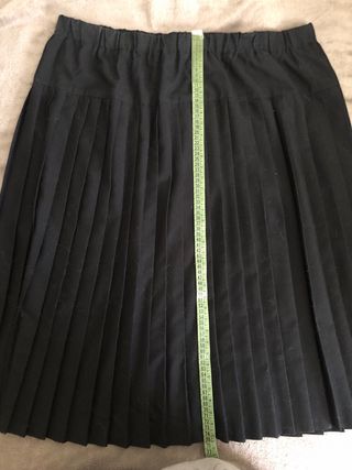 Falda negra plisada talla grande