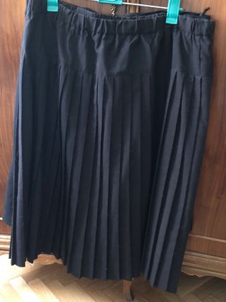 Falda negra plisada talla grande