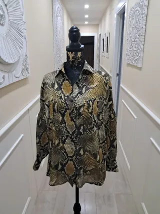 Camisa de mujer estampado serpiente