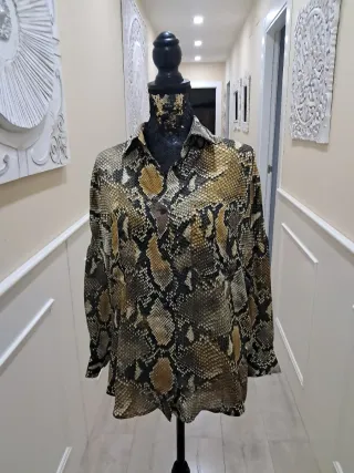 Camisa de mujer estampado serpiente
