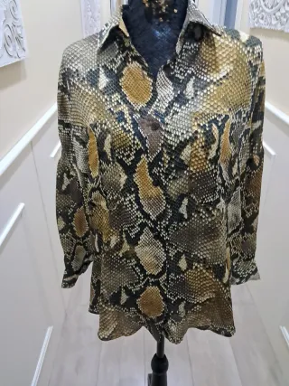 Camisa de mujer estampado serpiente