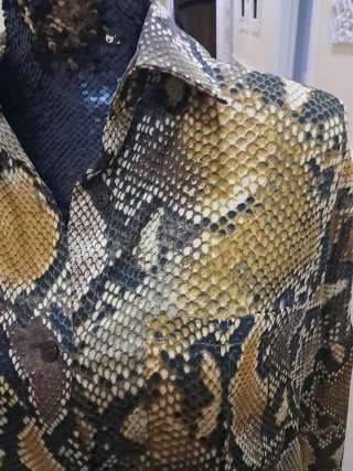 Camisa de mujer estampado serpiente