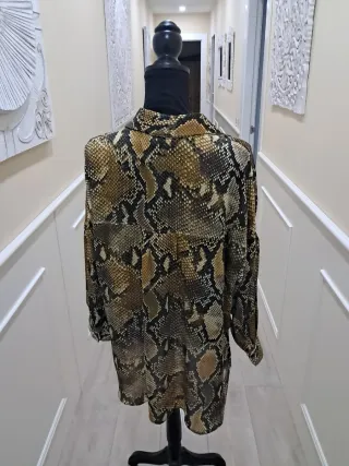 Camisa de mujer estampado serpiente