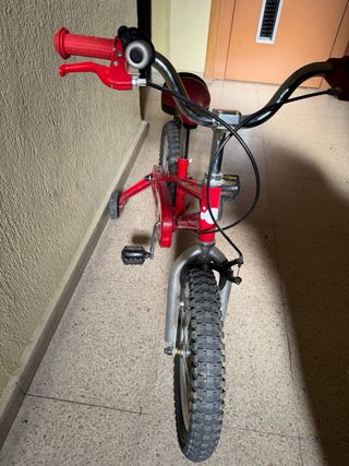 Bicicleta Infantil Roja Imaginarium con Ruedines