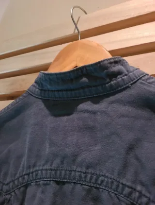 Chaqueta estilo militar azul Stradivarius. Talla M