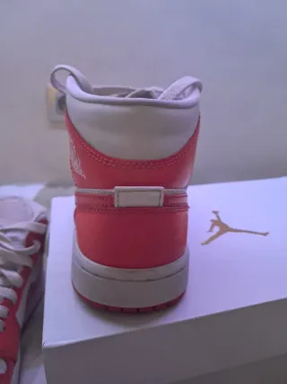 Nike Air Jordan 1 Rojas y Blancas