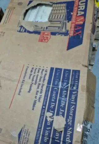 Caseta cobertizo beige metal y plástico