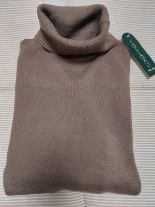 Jersey cuello alto marrón claro