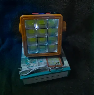 LÁMPARA MULTIUSO RECARGABLE USB Y SOLAR