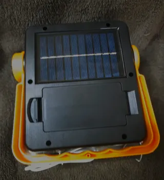 LÁMPARA MULTIUSO RECARGABLE USB Y SOLAR
