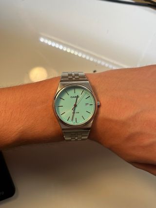 Reloj Casio Esfera Turquesa y Correa Plateada