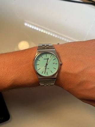 Reloj Casio Esfera Turquesa y Correa Plateada