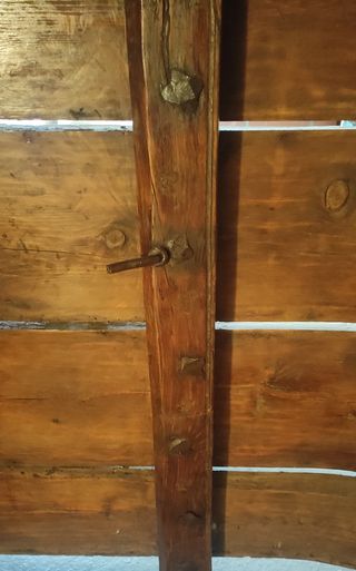 Trillo antiguo grande en buen estado