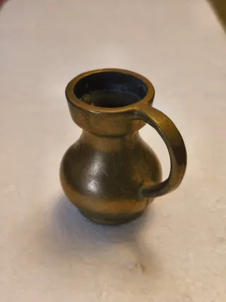 Jarra miniatura de bronce