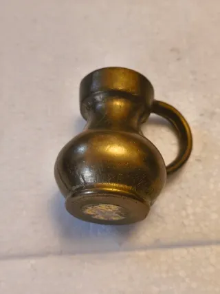 Jarra miniatura de bronce