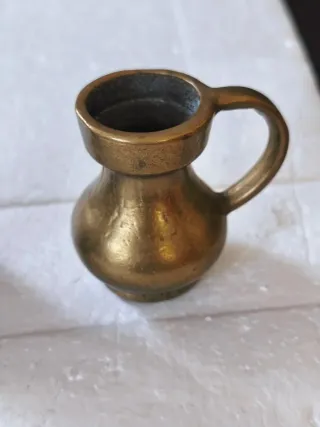 Jarra miniatura de bronce