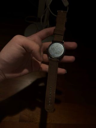 Reloj estilo militar marrón y negro