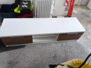 Mueble salón madera y blanco