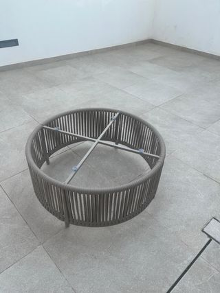 Mesa de jardín redonda gris