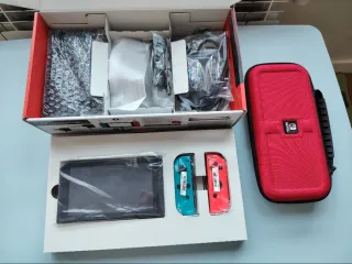 Nintendo Switch + Tarjeta SD + Funda