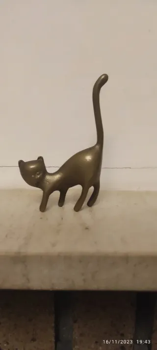 Figura gato bronce antiguo miniatura