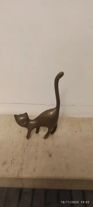 Figura gato bronce antiguo miniatura