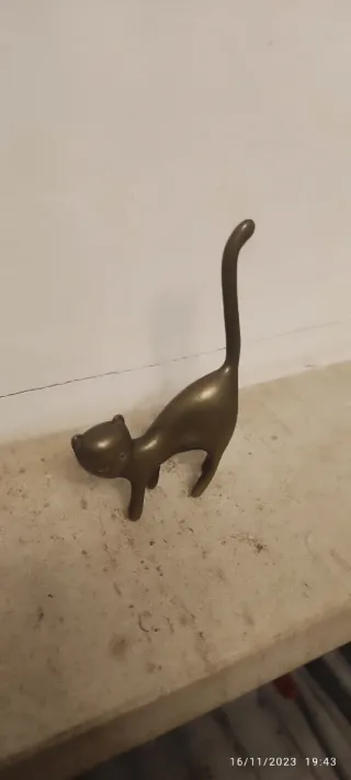 Figura gato bronce antiguo miniatura