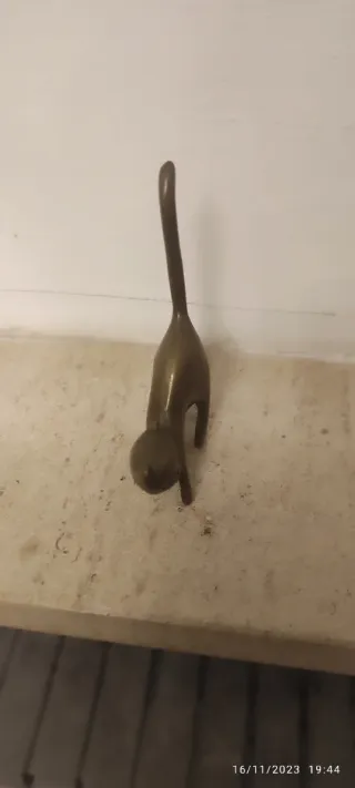 Figura gato bronce antiguo miniatura