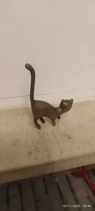 Figura gato bronce antiguo miniatura