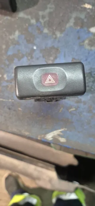 Interruptor warning Nissan Terrano 2