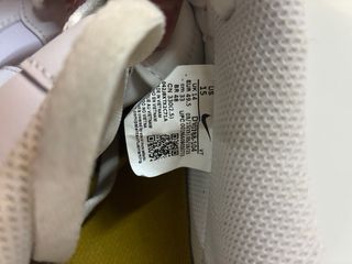 Nike Air Force 1 Blanco y Dorado