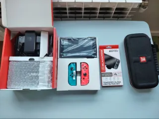 Nintendo Switch + Tarjeta SD + Funda + Protector