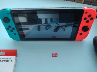 Nintendo Switch + Tarjeta SD + Funda + Protector