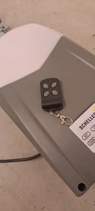 Motor para puerta de garaje Schellenberg