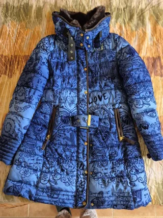 Abrigo Desigual azul estampado
